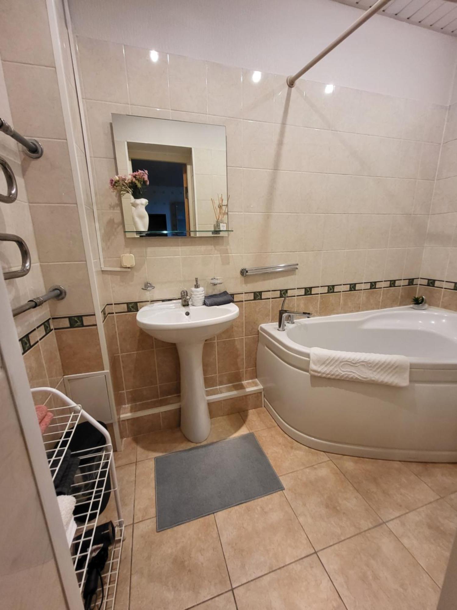 Appartement Cozy, Spacious Gertruda Self Chek In 20 Min To Old With Car 5 Min Riga